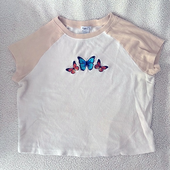 Junior Girls: WHITE CROP TOP w/ BUTTERFLIES. RUE21 brand/Size XL - Picture 1 of 1